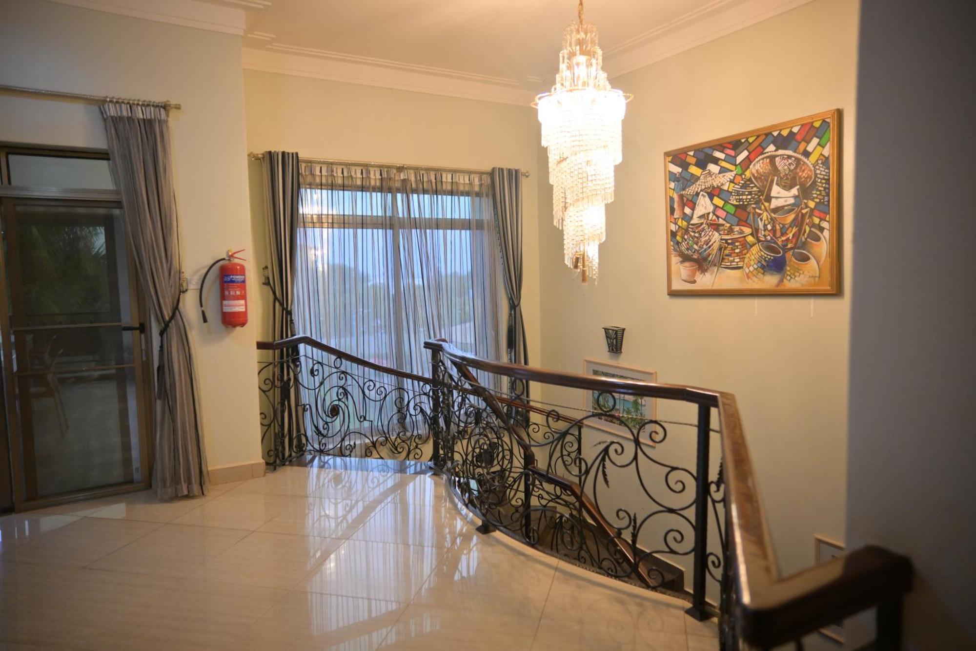 Lakepoint Hotel 3*