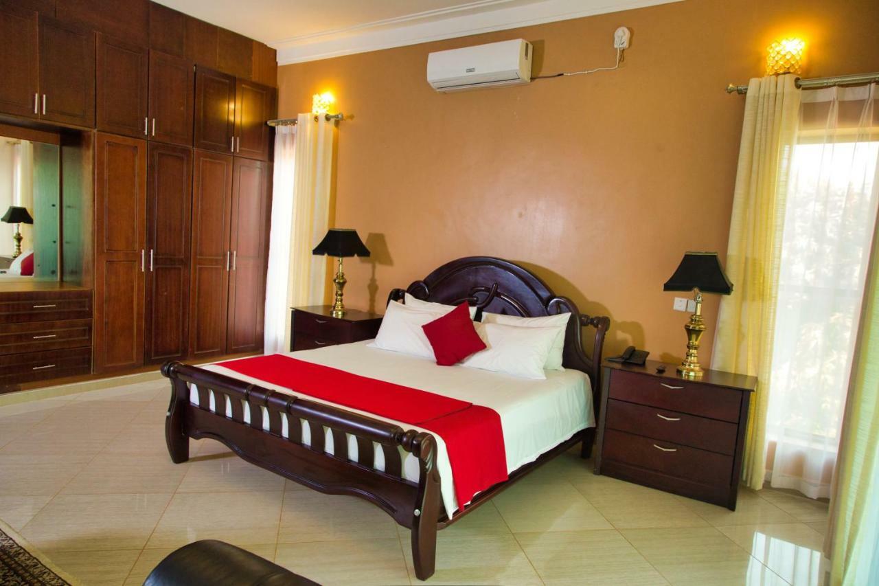 Lakepoint Hotel