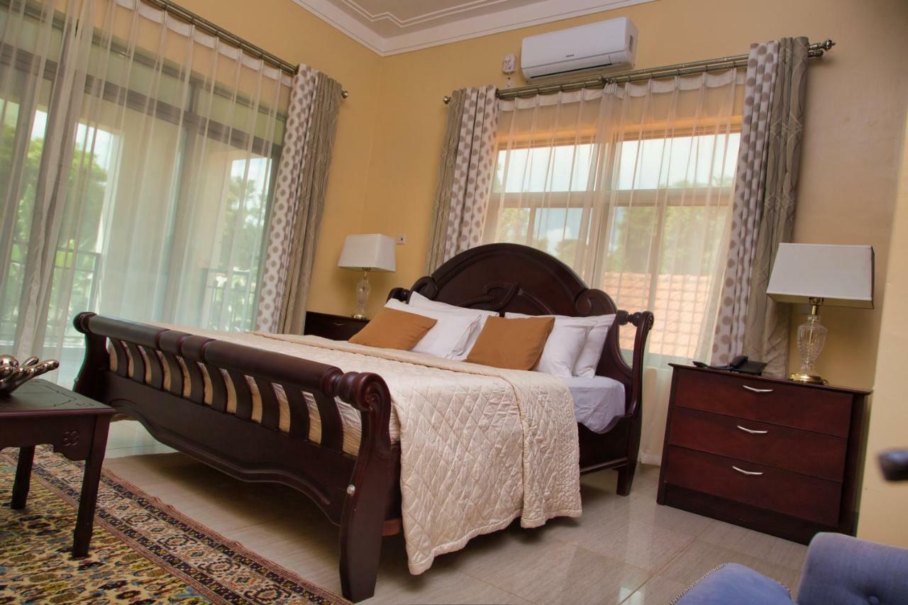 Lakepoint Hotel