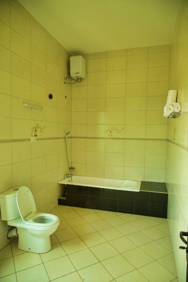 Lakepoint 3* Entebbe